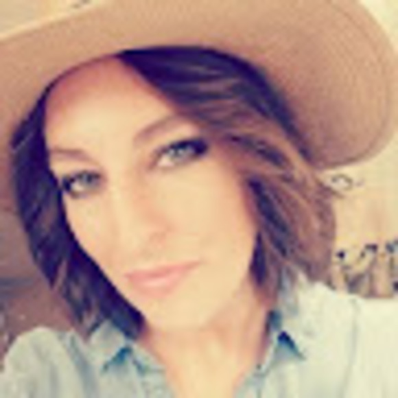 Meet your Posher, Aubrey - Picture 1 of 1